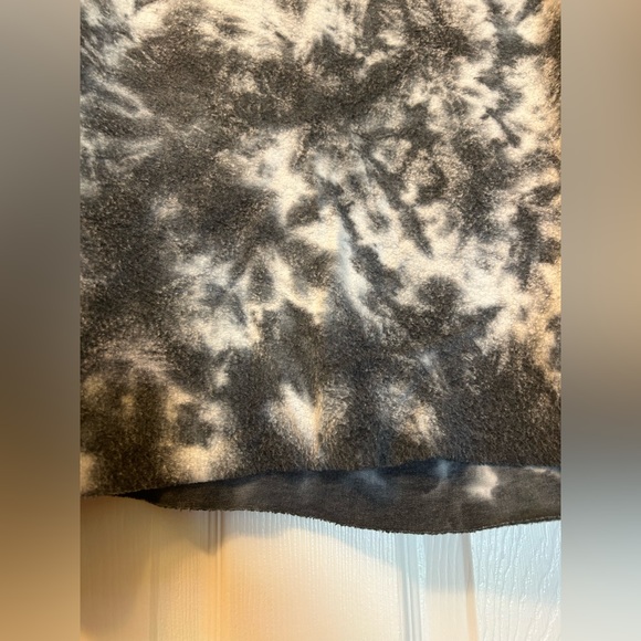 Women’s Wild Fable Dark Gray & White Tie Dye Sweatshirt - Picture 3 of 6